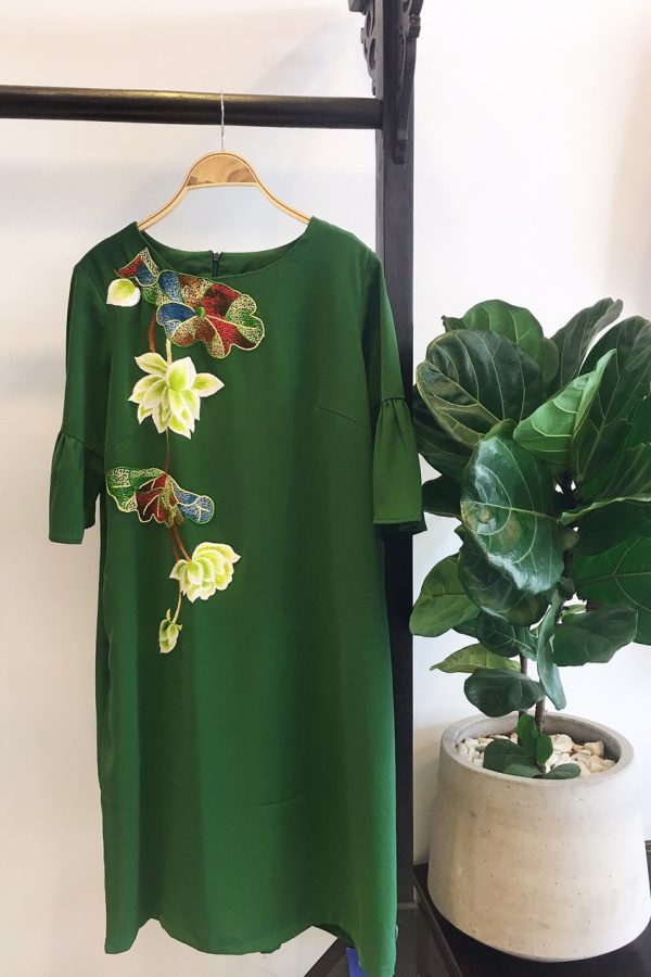 ĐẦM THÊU TAY LỤA XANH LÁ THÊU SEN