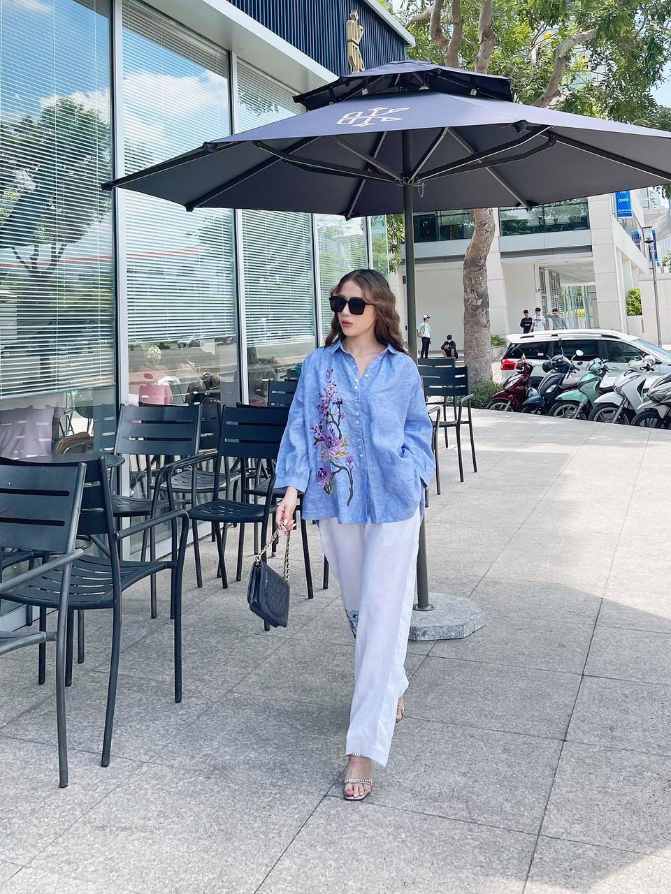 Áo Sơ Mi Con Gà Thêu Tay-Thêu Hoa Cúc